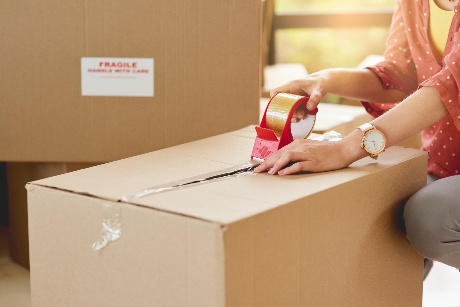 taping boxes for movers