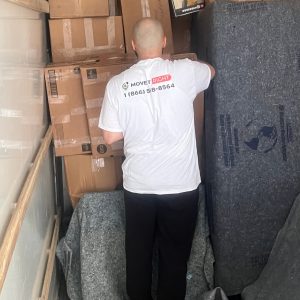 mover packing truck for long distance moving