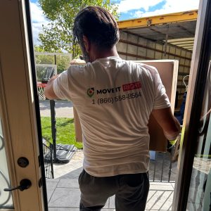 mover in ajax taking box outside