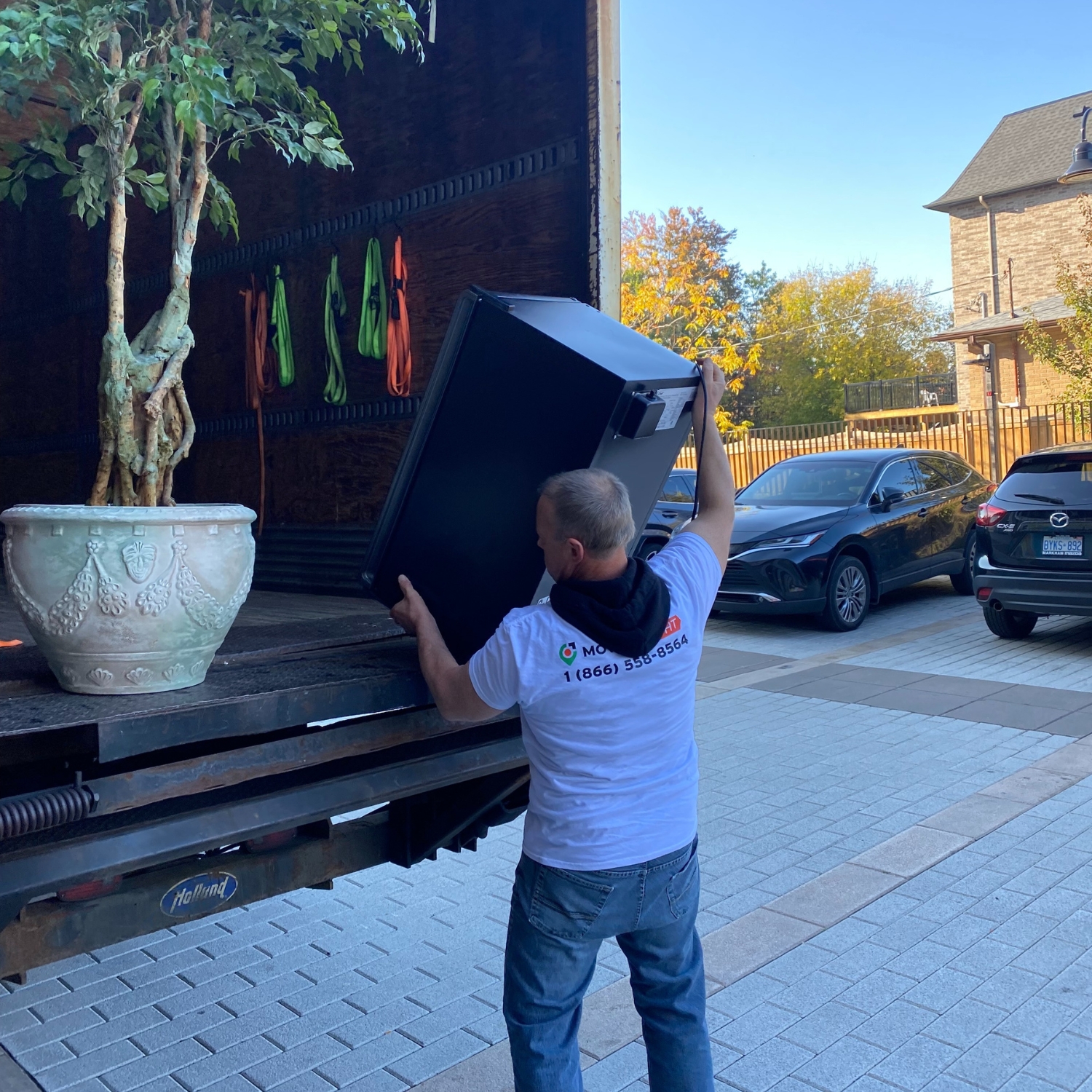 moving company with trucks for students