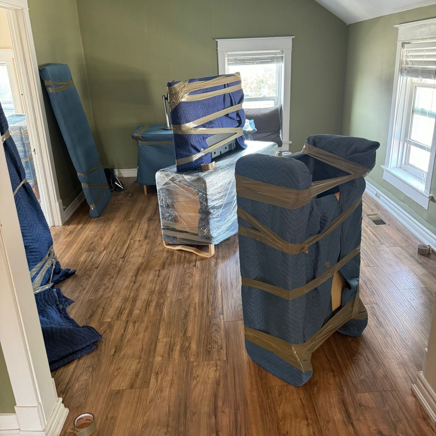 fragile furniture packed and padded