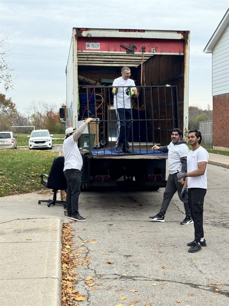Move It Right crew loading truck for Barrie move from Toronto
